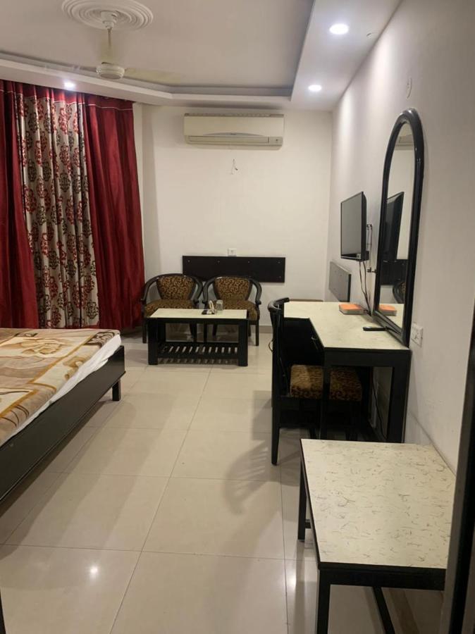 Hotel Raman'S Jagadhri Exterior photo