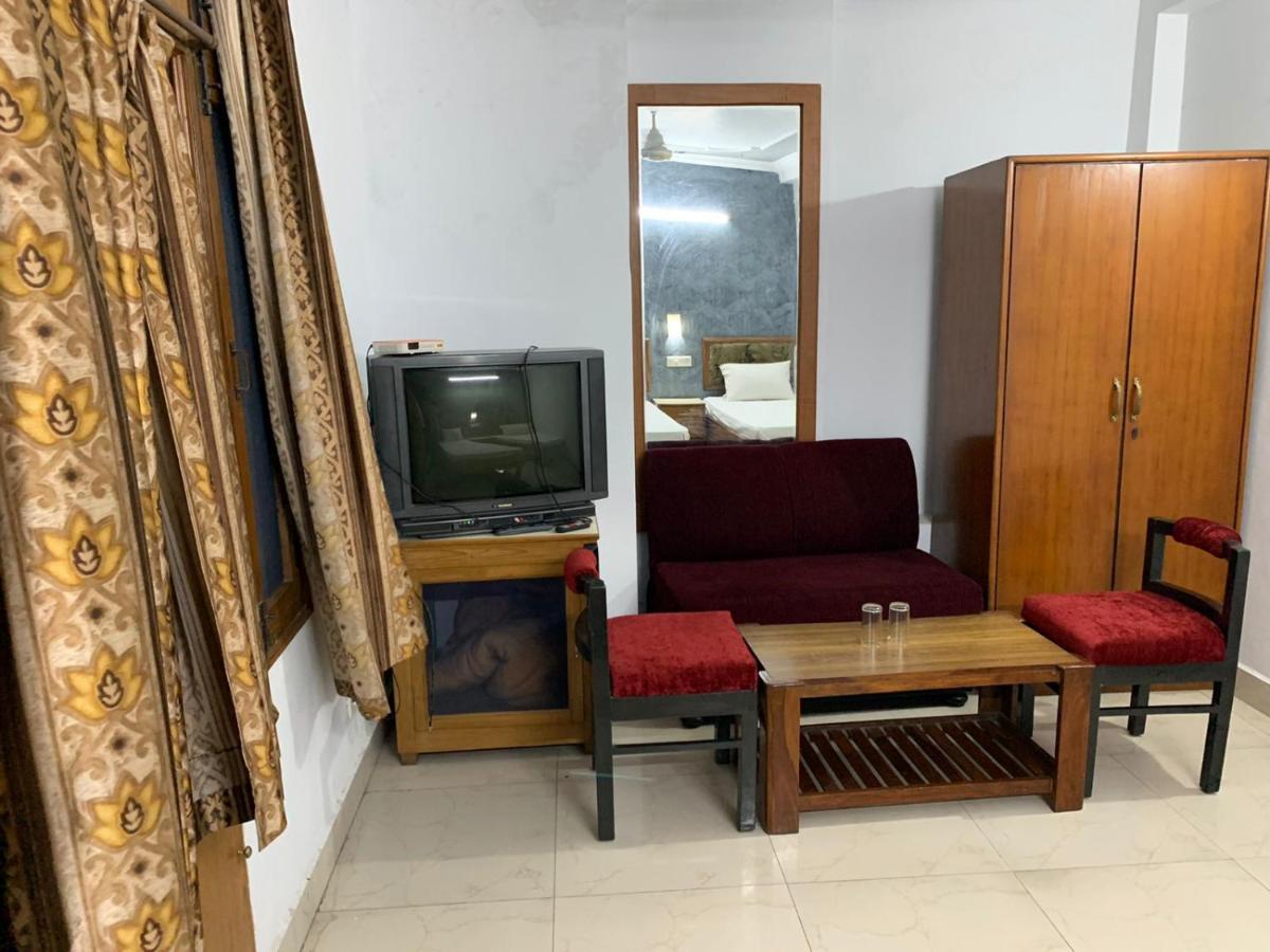 Hotel Raman'S Jagadhri Exterior photo