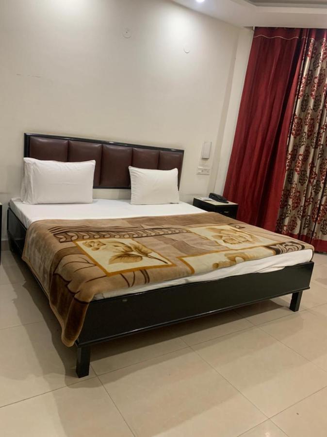 Hotel Raman'S Jagadhri Exterior photo